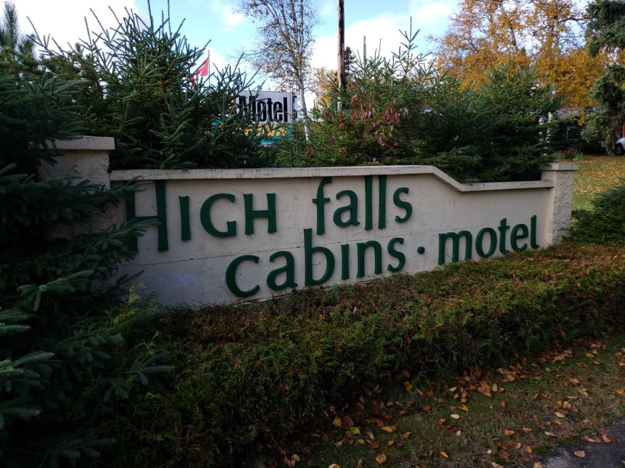 High Falls Motel & Cabins ワワ エクステリア 写真